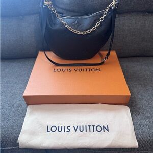 Louis Vuitton Black Shoulder Bag with Gold Chain